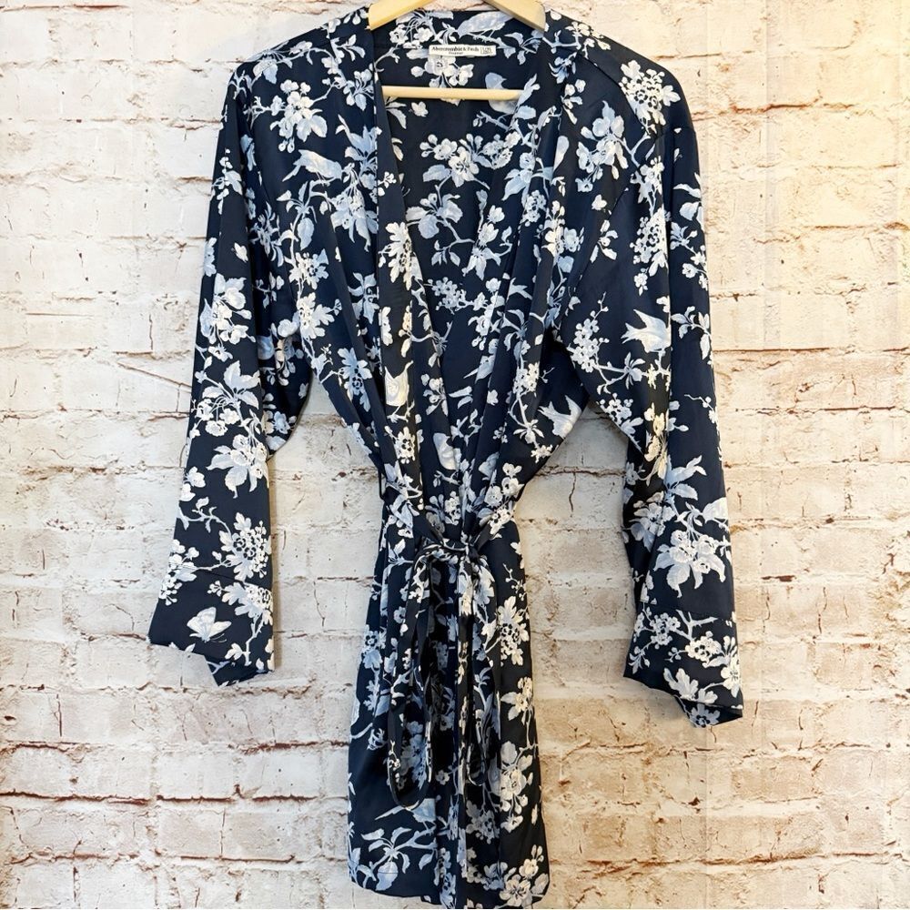 Abercrombie & Fitch satin kimono